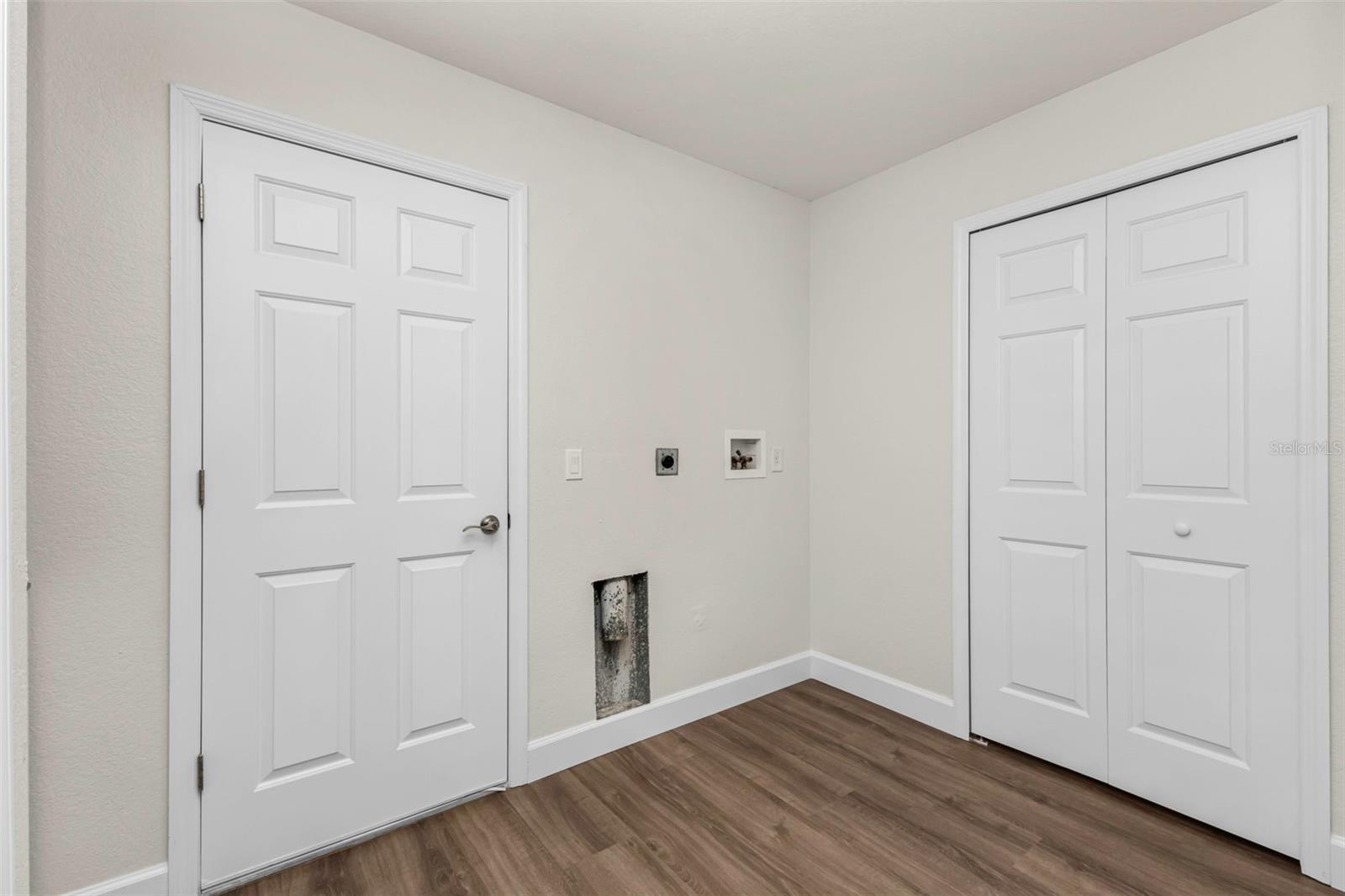 2485 TRAVERSE AVE — photo 24