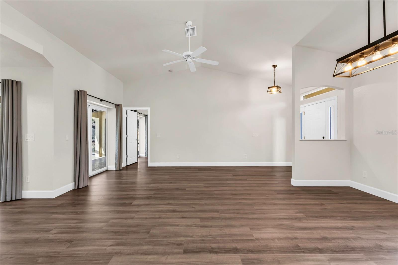 2485 TRAVERSE AVE — photo 12