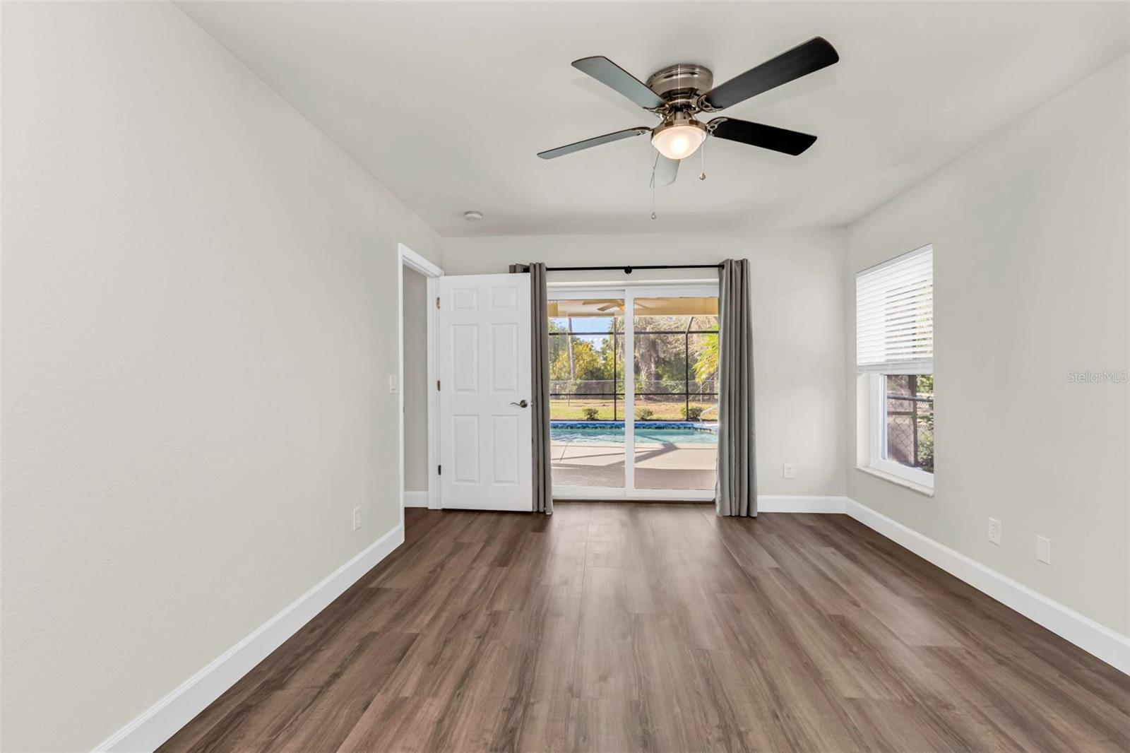 2485 TRAVERSE AVE — photo 33