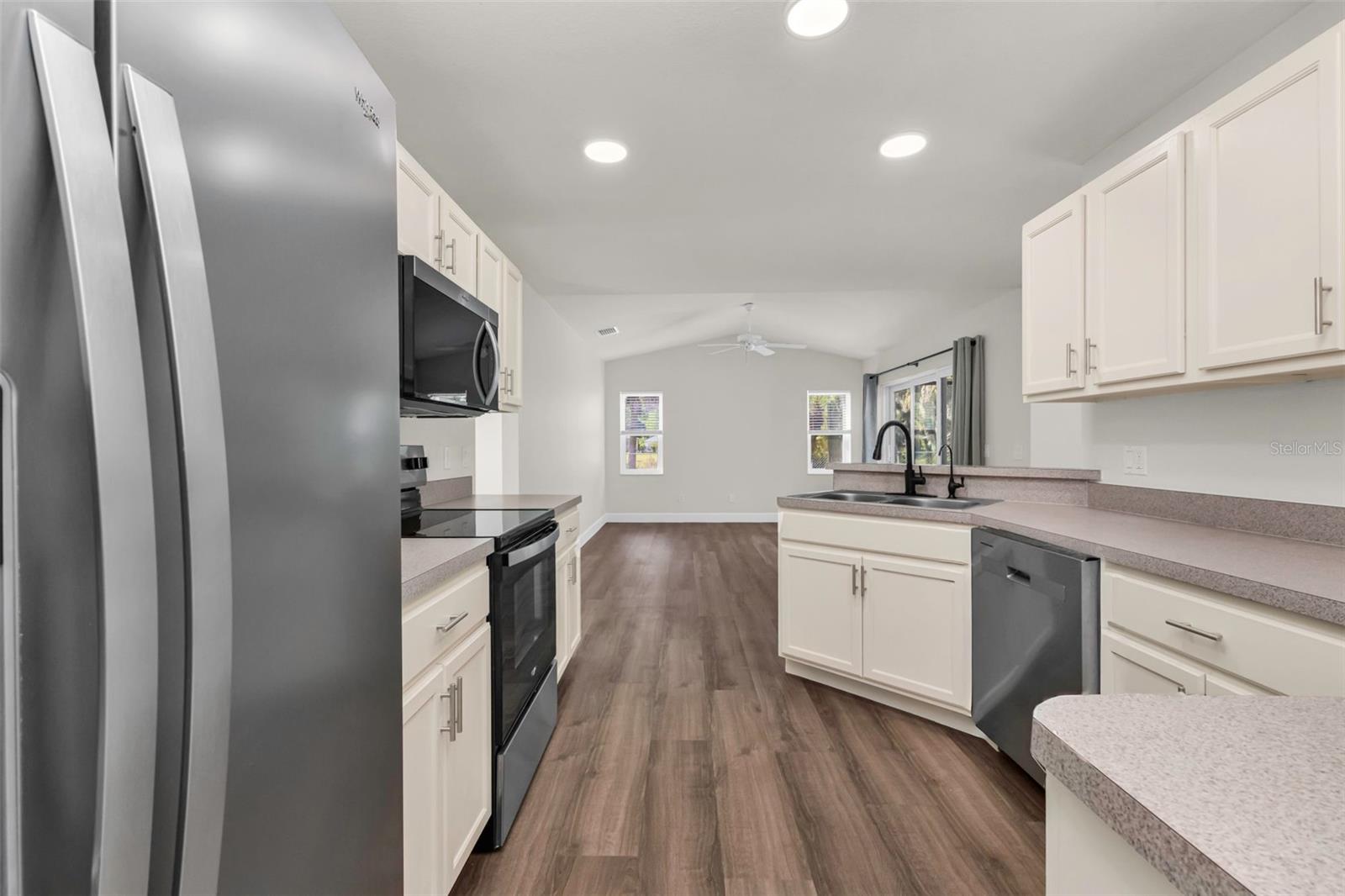 2485 TRAVERSE AVE — photo 20