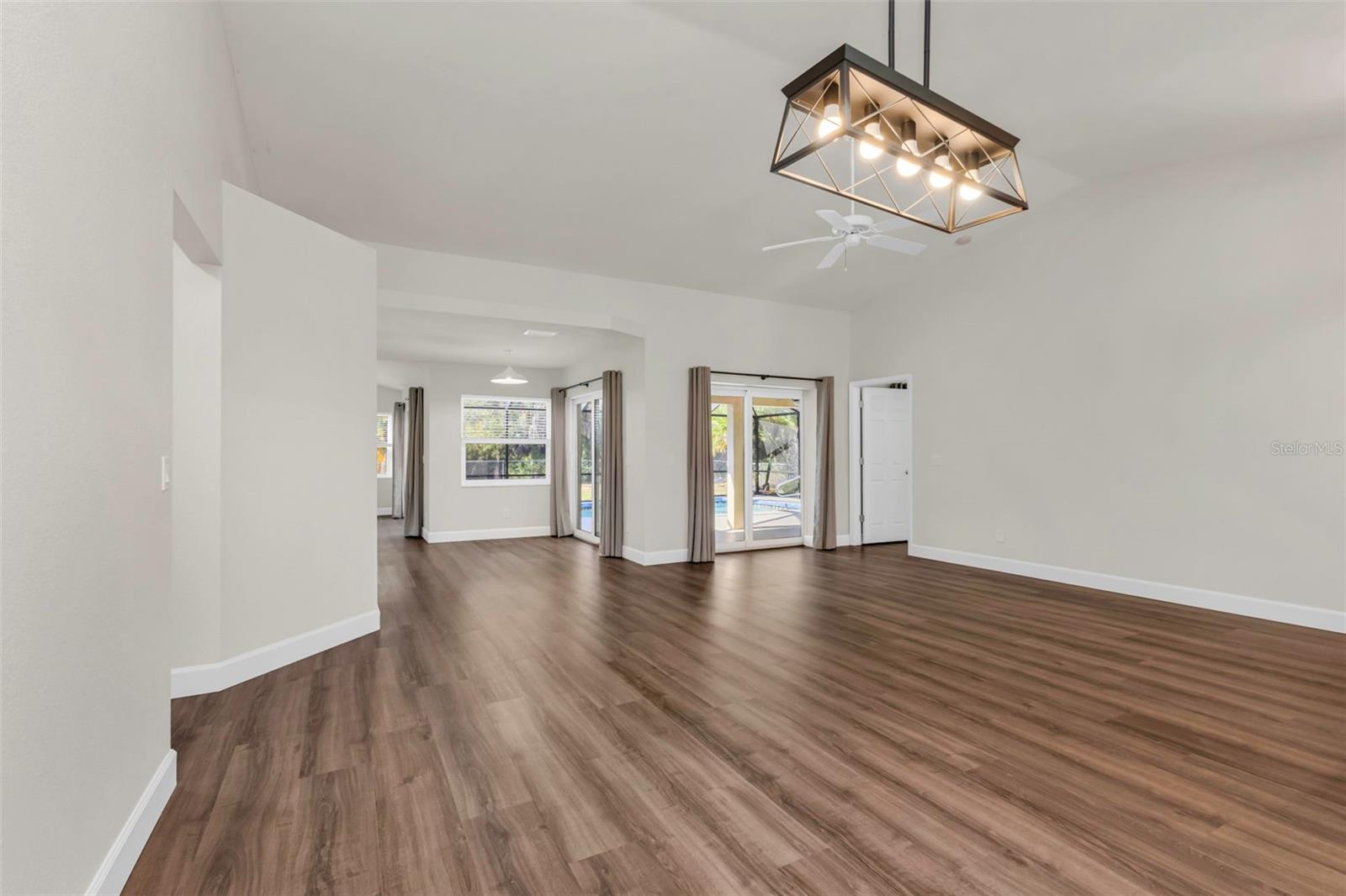 2485 TRAVERSE AVE — photo 13
