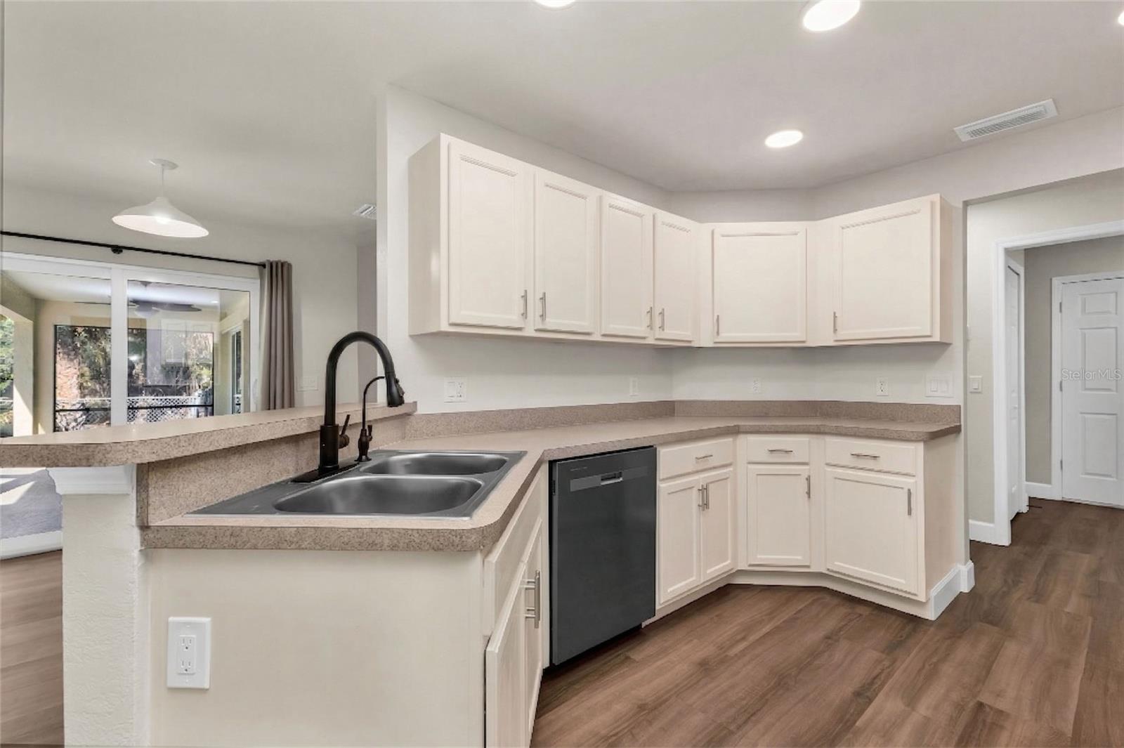 2485 TRAVERSE AVE — photo 21