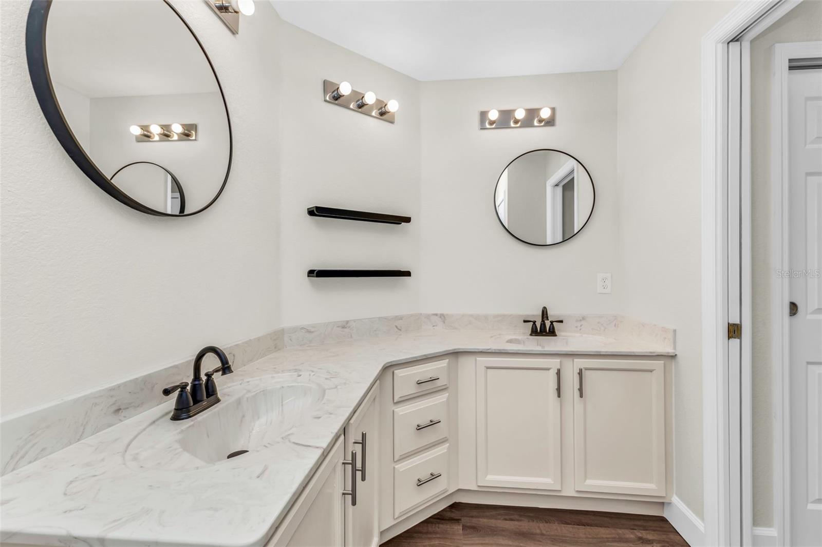 2485 TRAVERSE AVE — photo 37