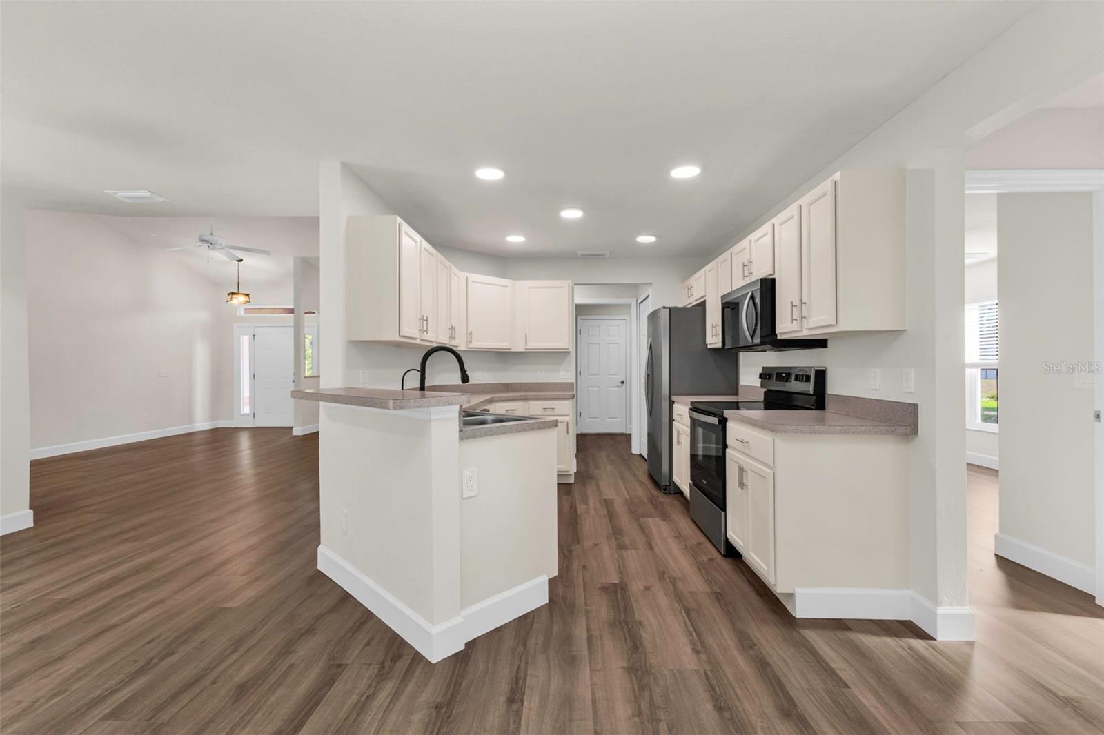 2485 TRAVERSE AVE — photo 19