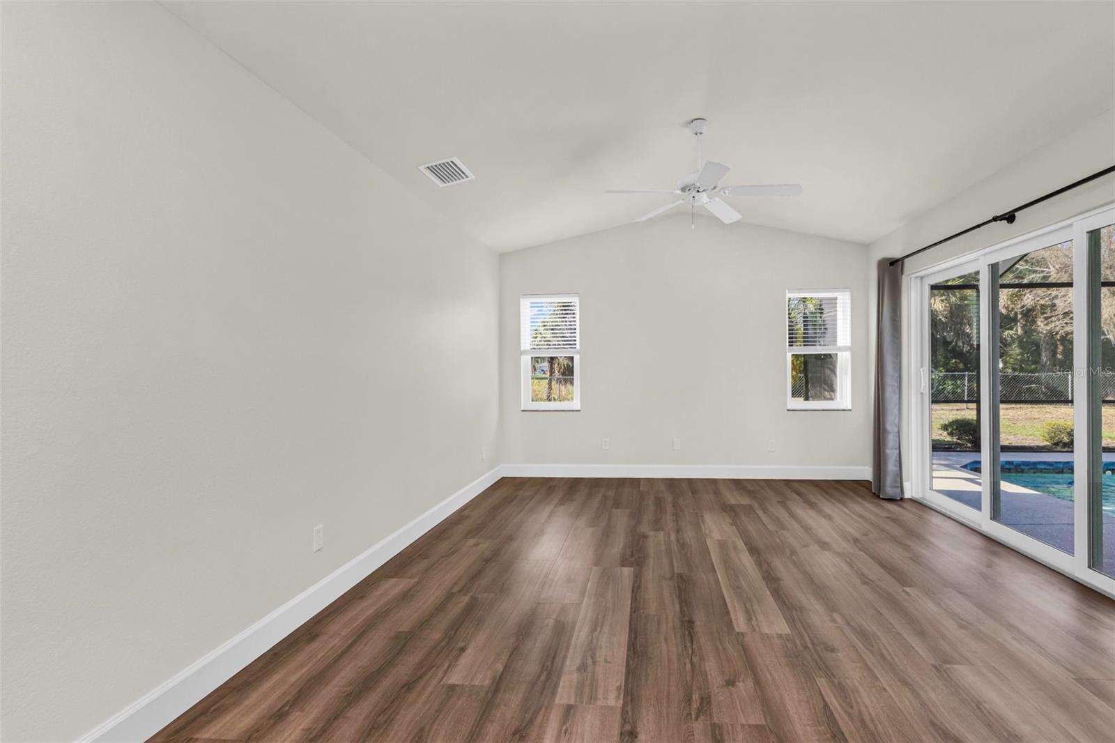 2485 TRAVERSE AVE — photo 23