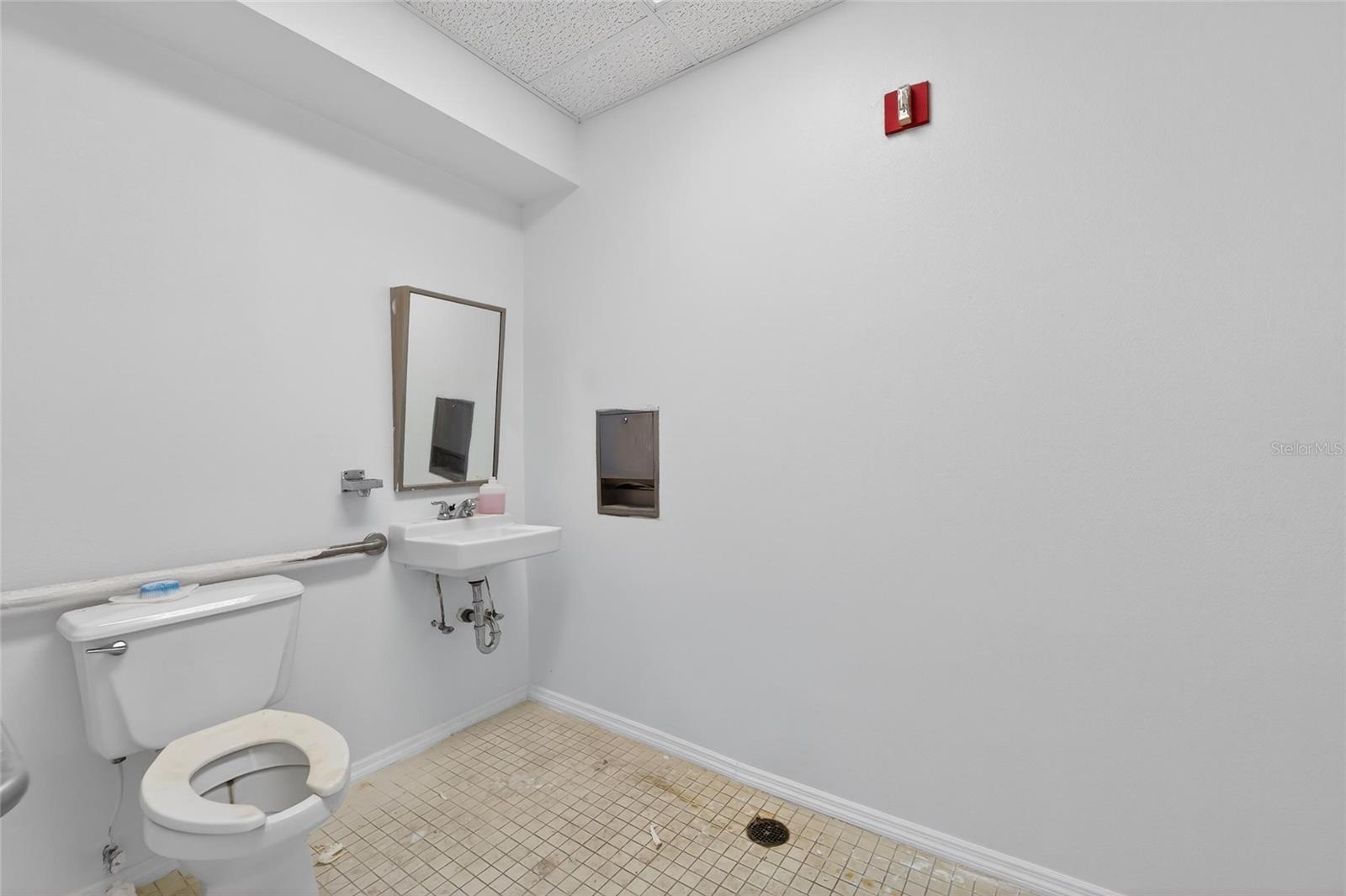 106 N EVERS ST — photo 25