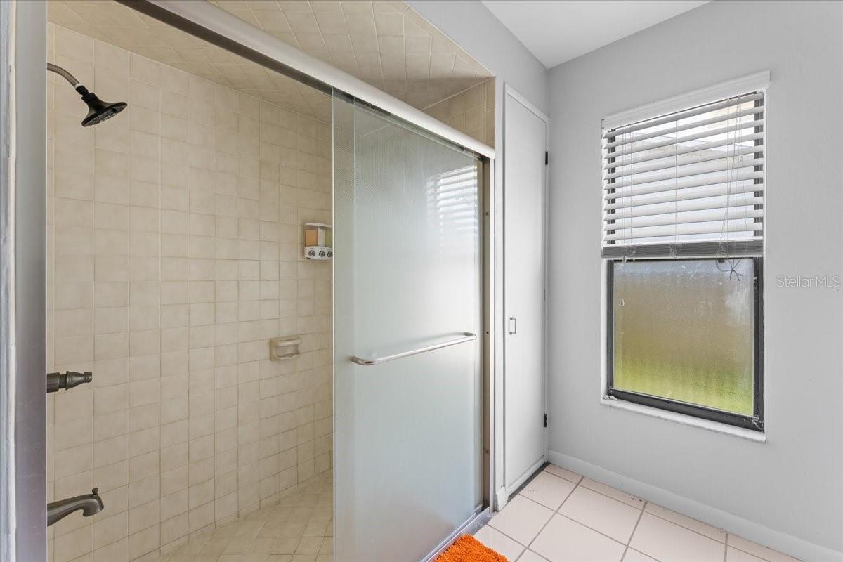 905 STRATFORD MANOR DR — photo 37