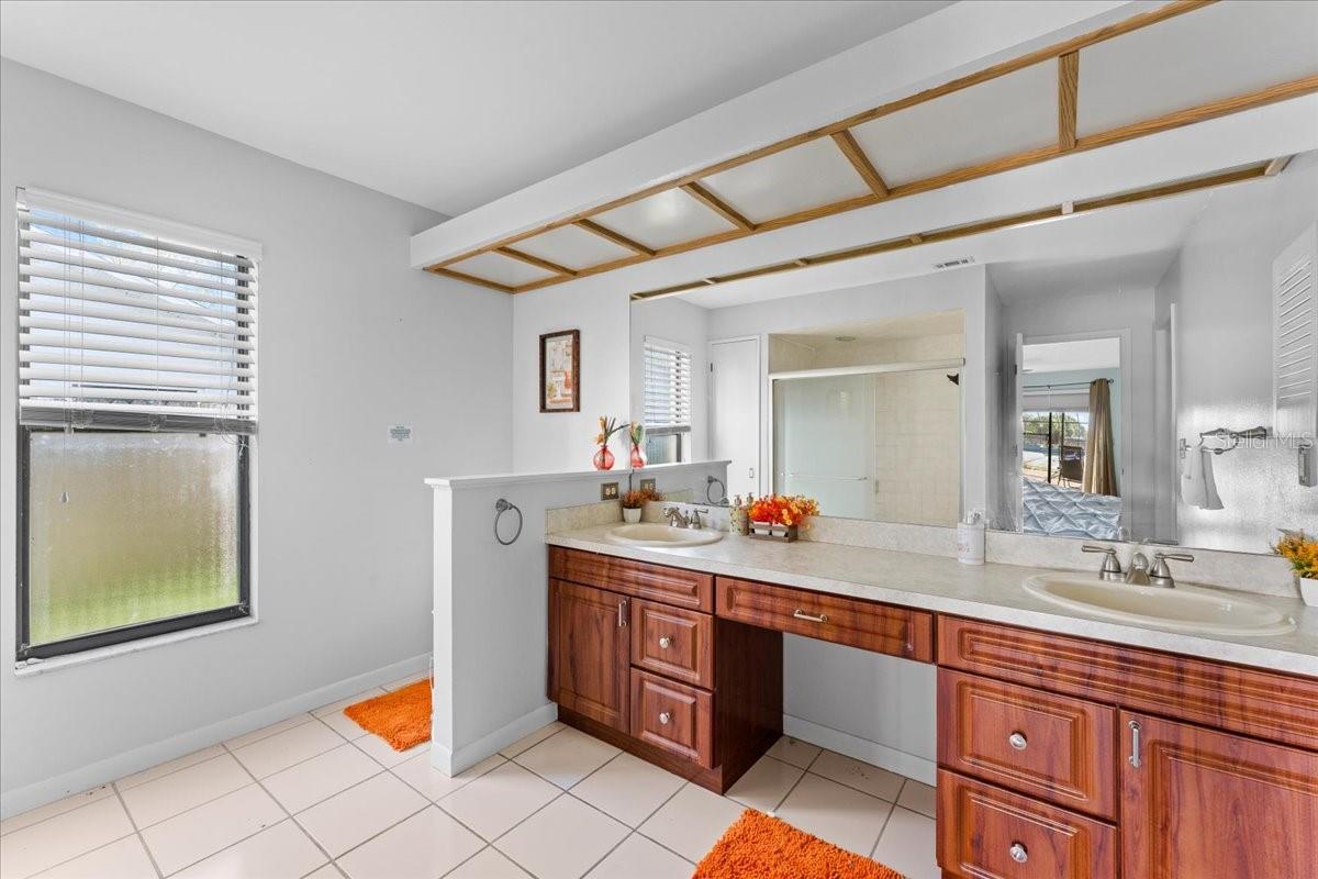 905 STRATFORD MANOR DR — photo 36