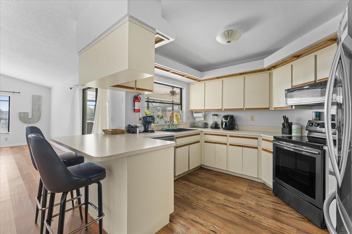 905 STRATFORD MANOR DR — photo 11