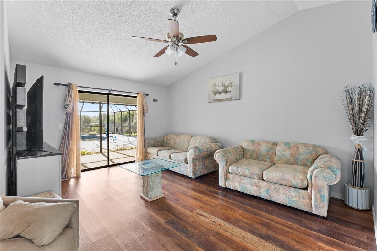 905 STRATFORD MANOR DR — photo 4