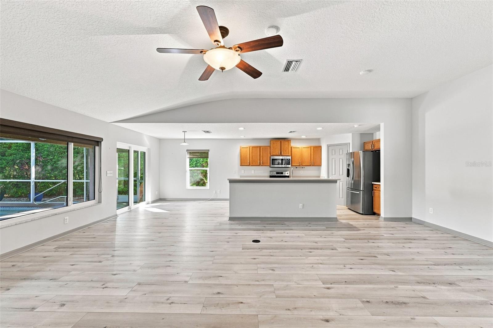 4061 KINGSFIELD DR — photo 22