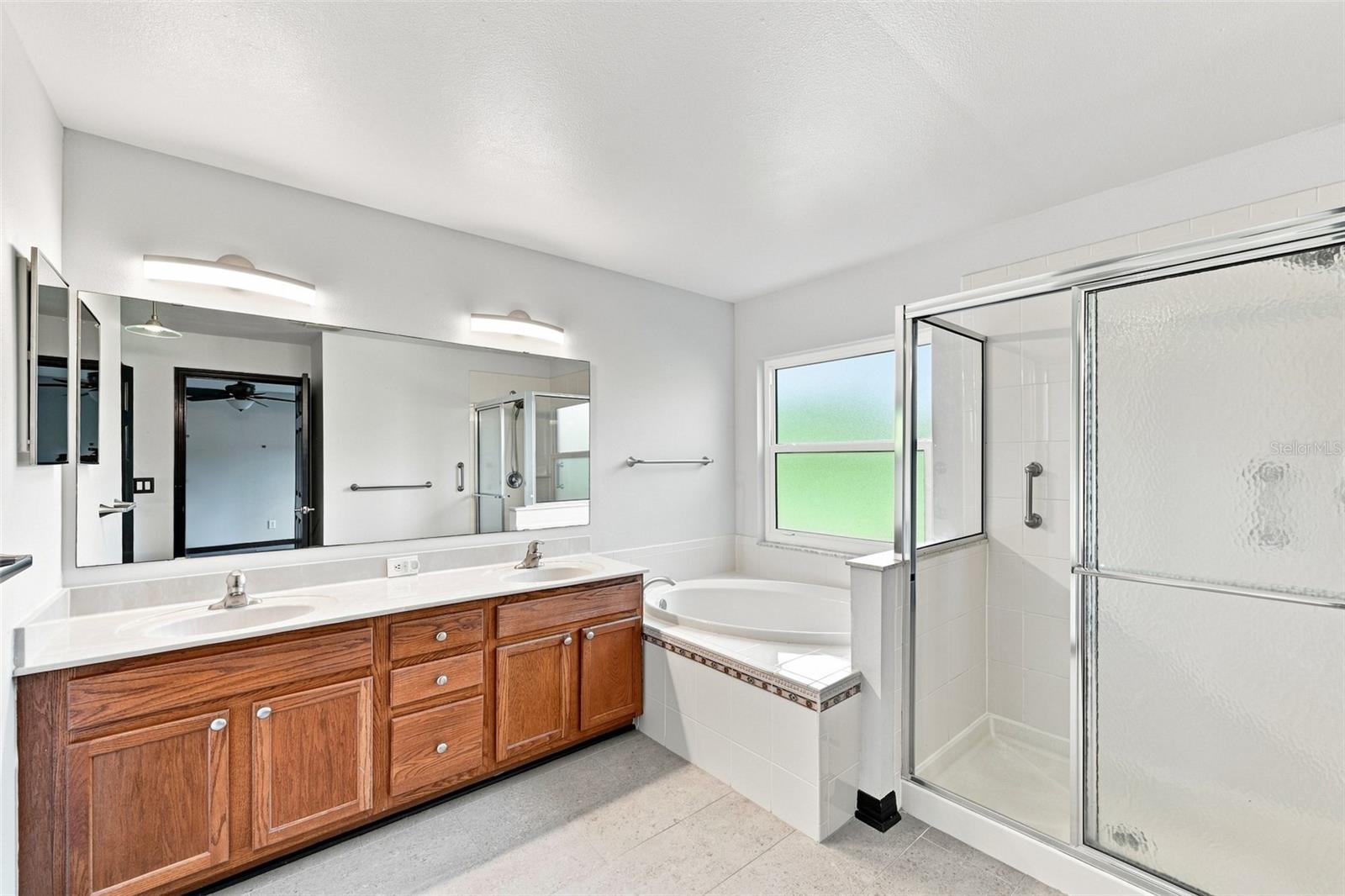 4061 KINGSFIELD DR — photo 29