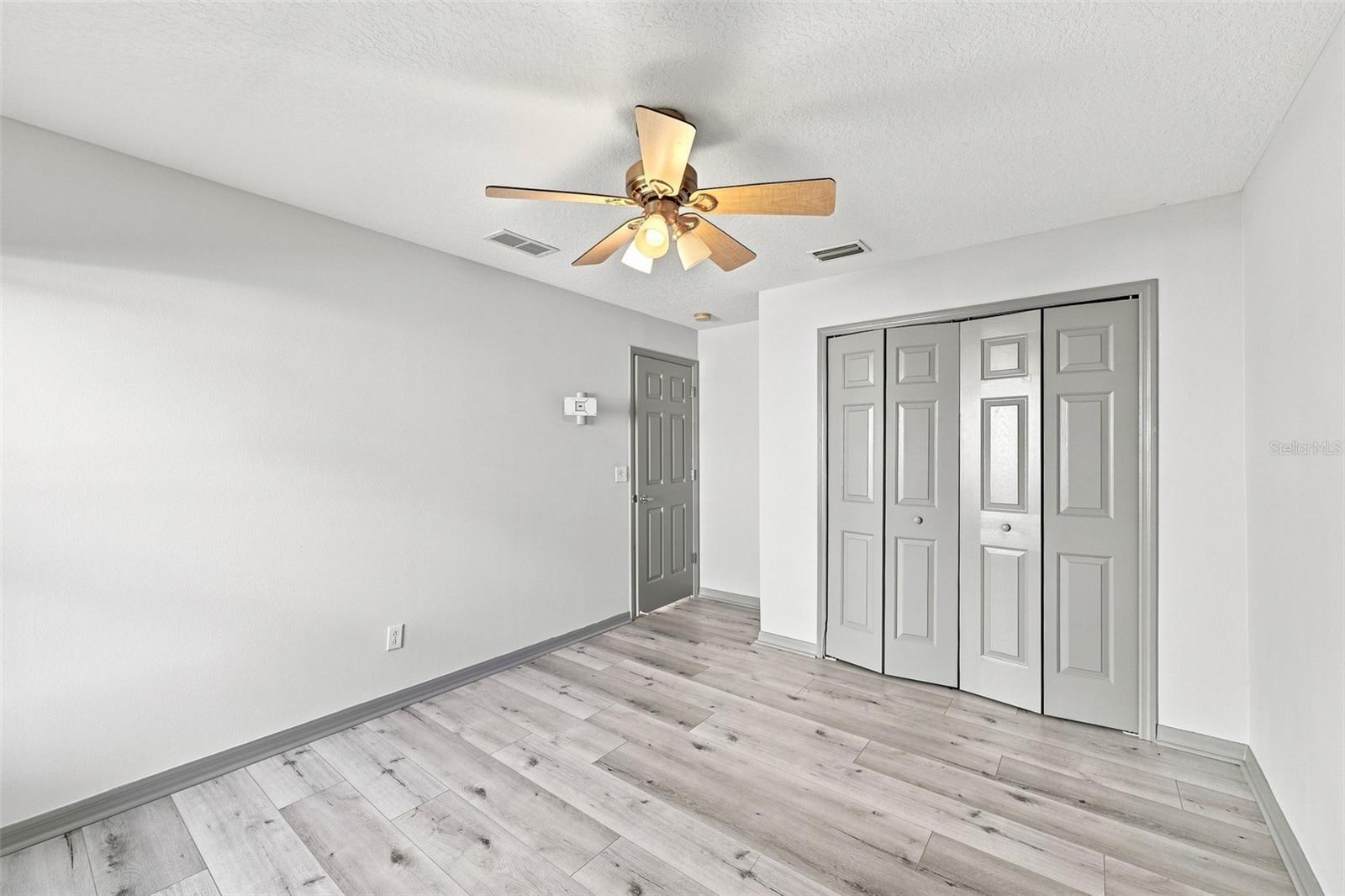 4061 KINGSFIELD DR — photo 38