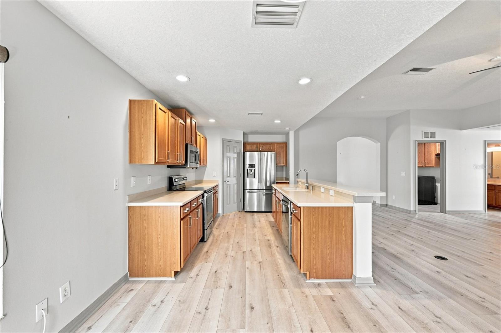 4061 KINGSFIELD DR — photo 19