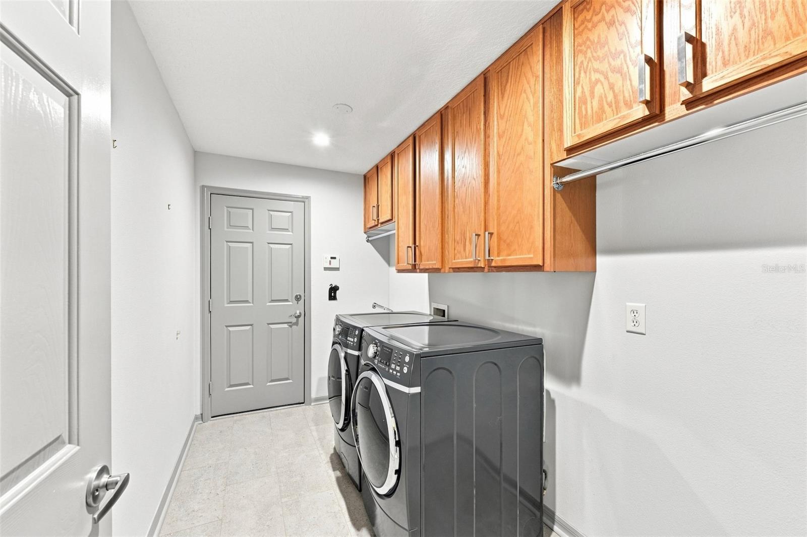 4061 KINGSFIELD DR — photo 39
