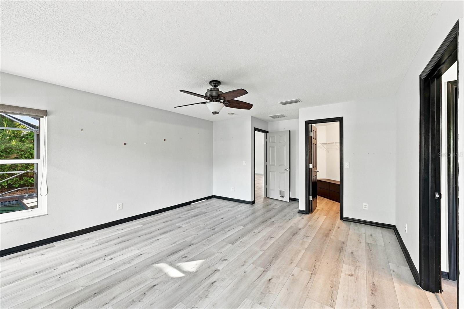 4061 KINGSFIELD DR — photo 27
