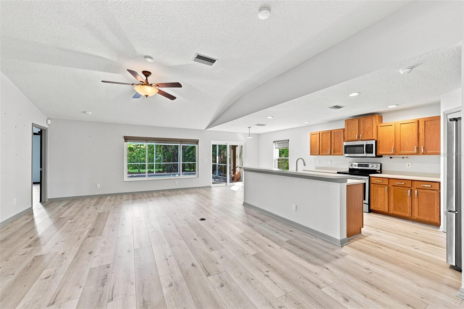 4061 KINGSFIELD DR — photo 15