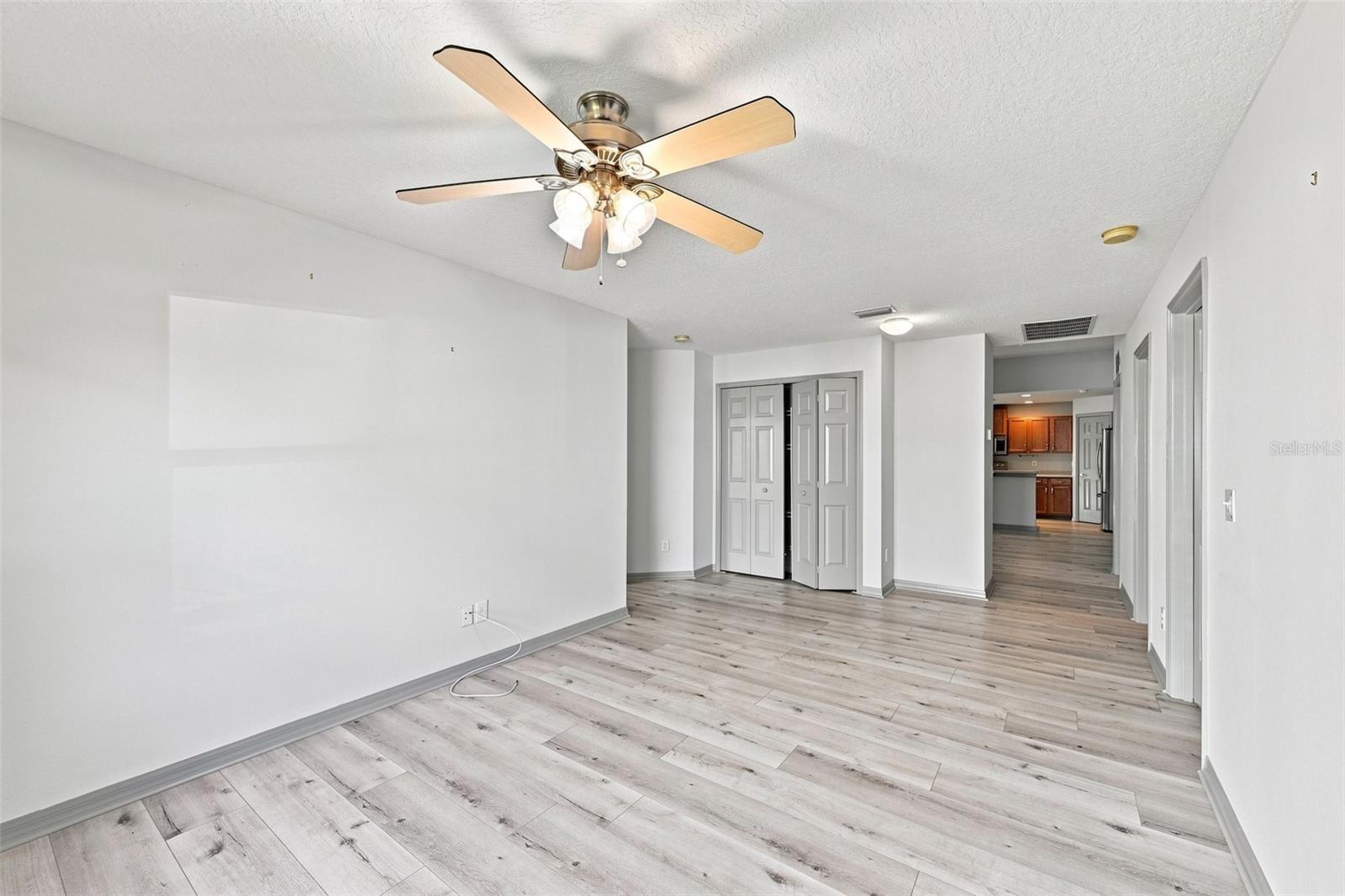 4061 KINGSFIELD DR — photo 36