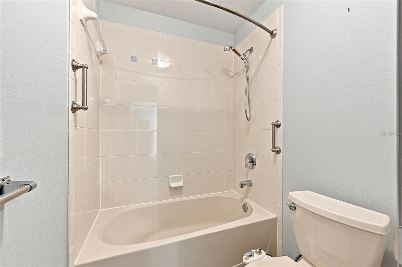 4061 KINGSFIELD DR — photo 35