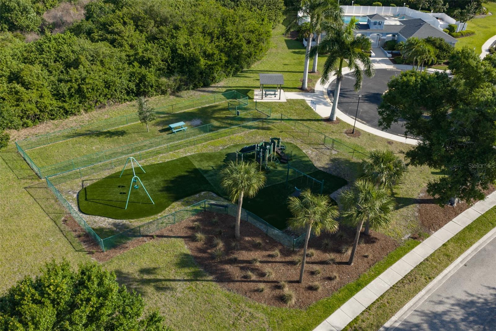 4061 KINGSFIELD DR — photo 49