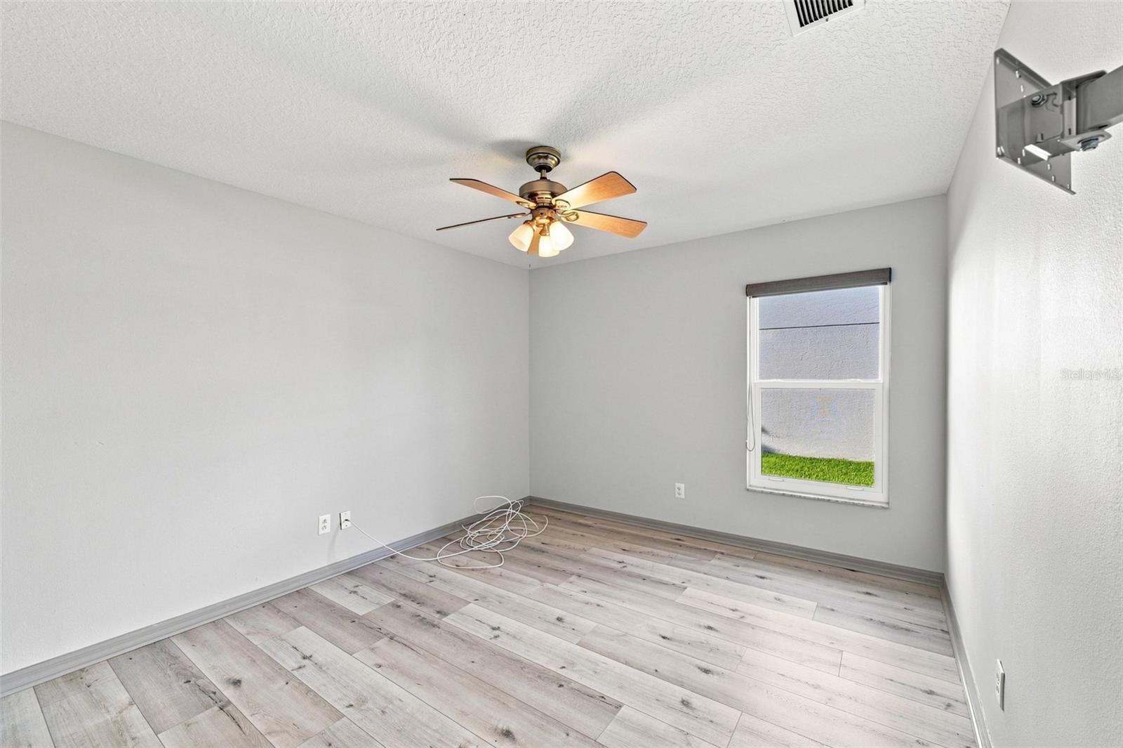 4061 KINGSFIELD DR — photo 40