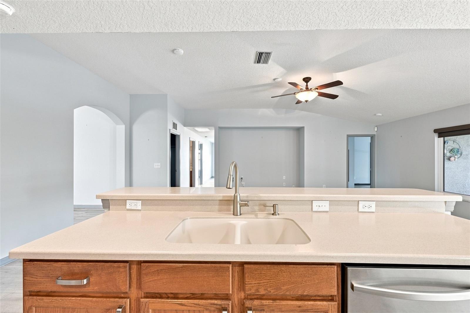 4061 KINGSFIELD DR — photo 18