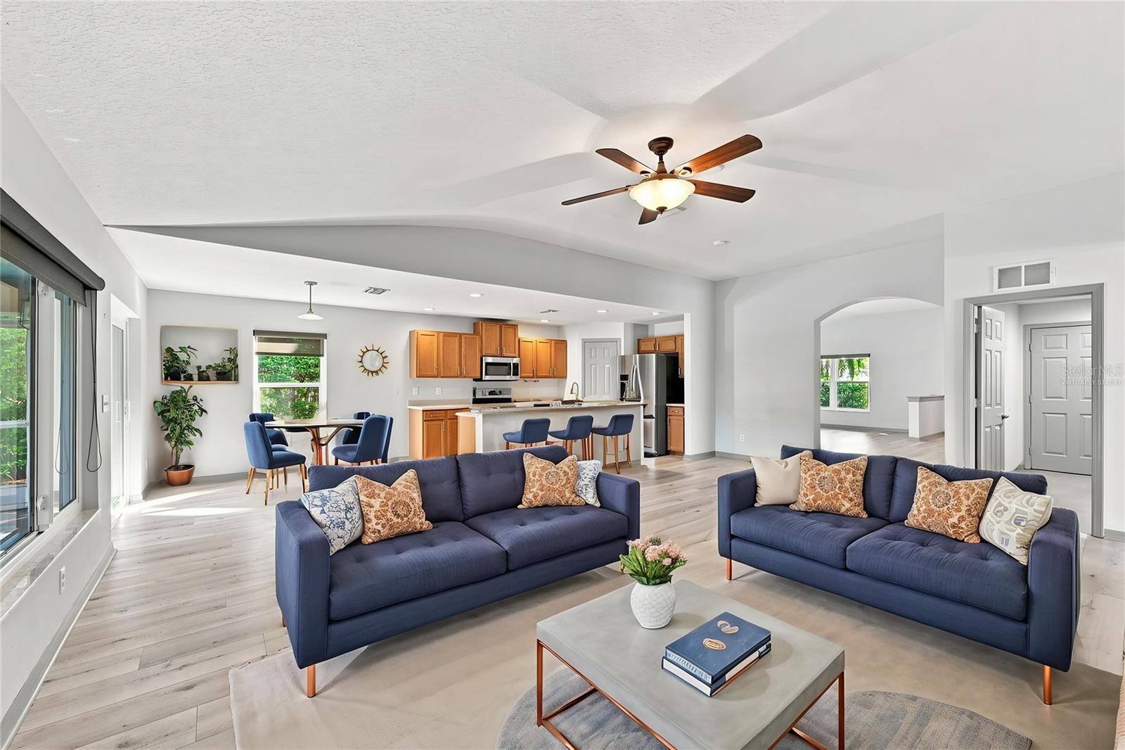 4061 KINGSFIELD DR — photo 4