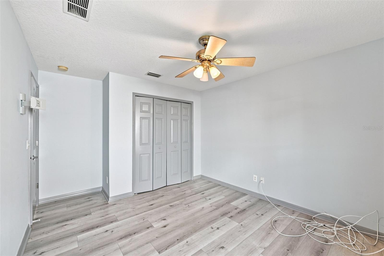 4061 KINGSFIELD DR — photo 42
