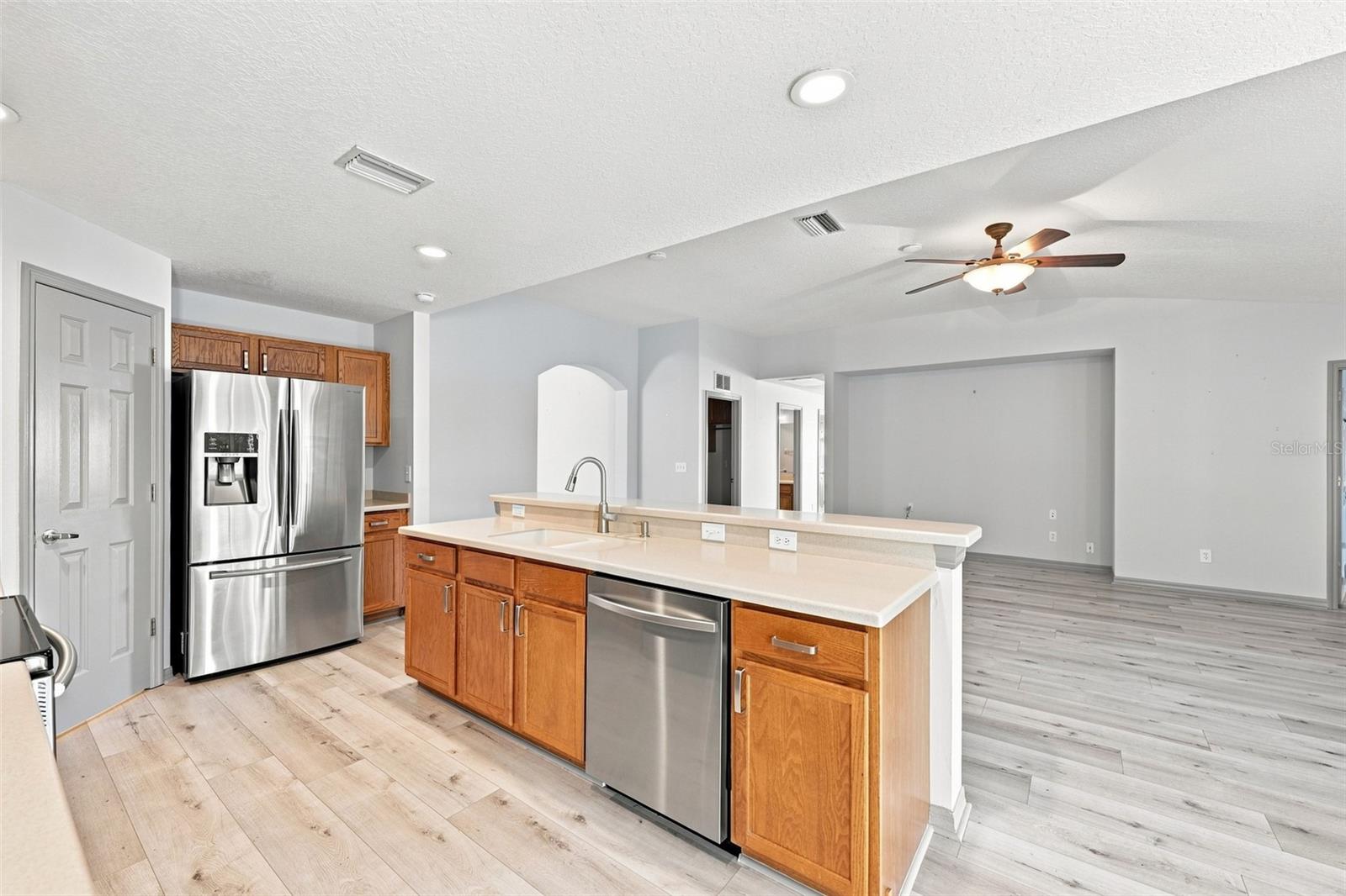 4061 KINGSFIELD DR — photo 20