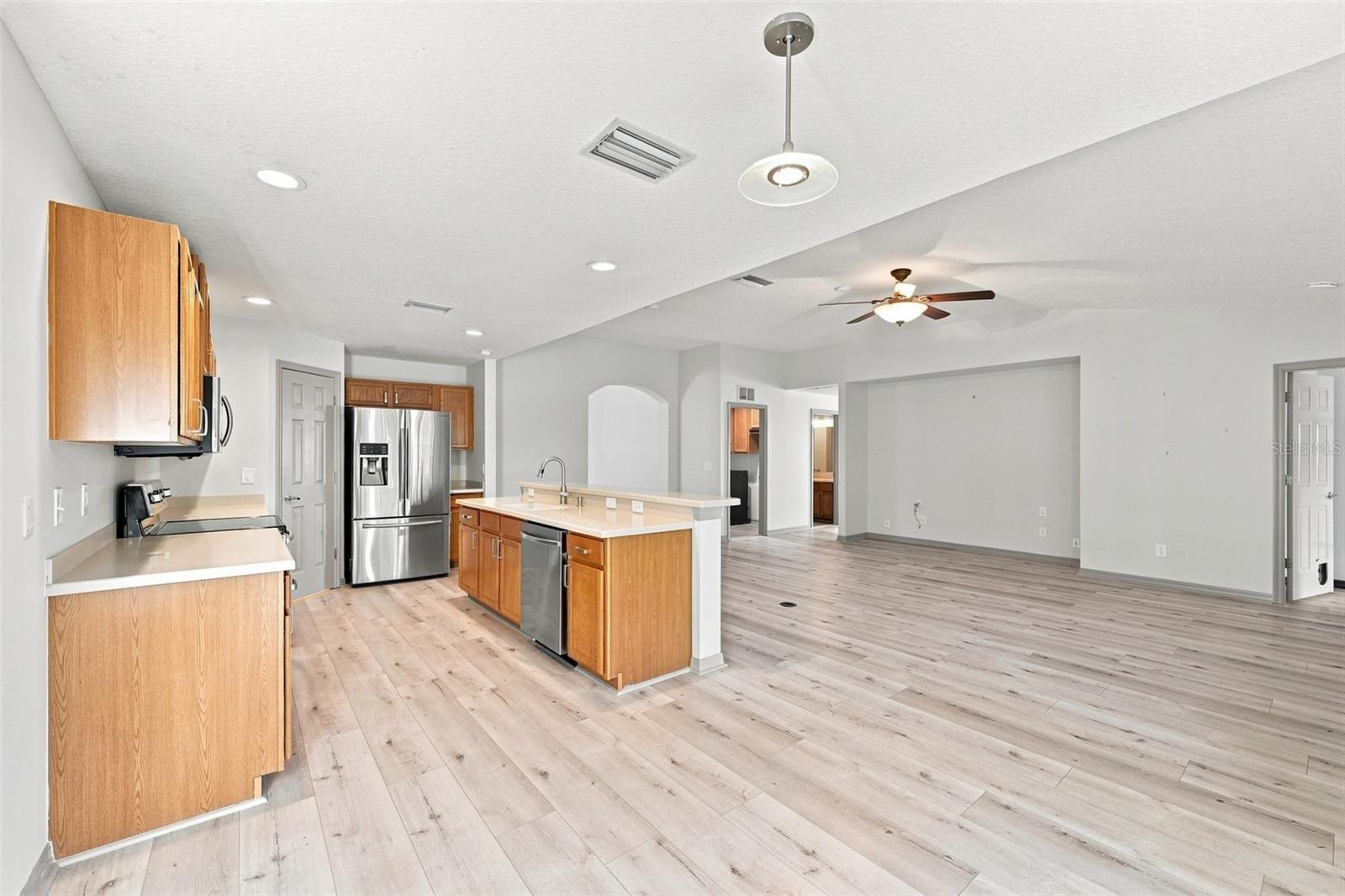 4061 KINGSFIELD DR — photo 23