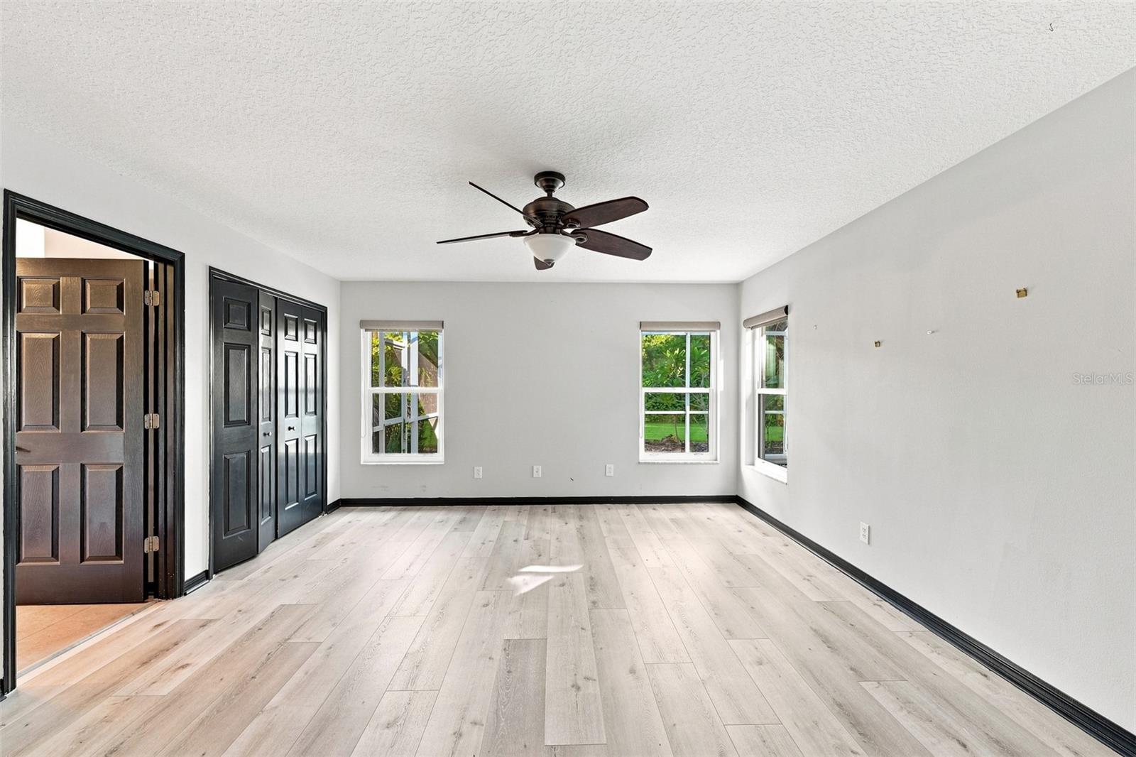 4061 KINGSFIELD DR — photo 26
