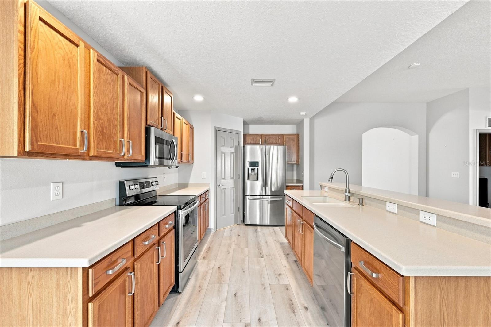 4061 KINGSFIELD DR — photo 16