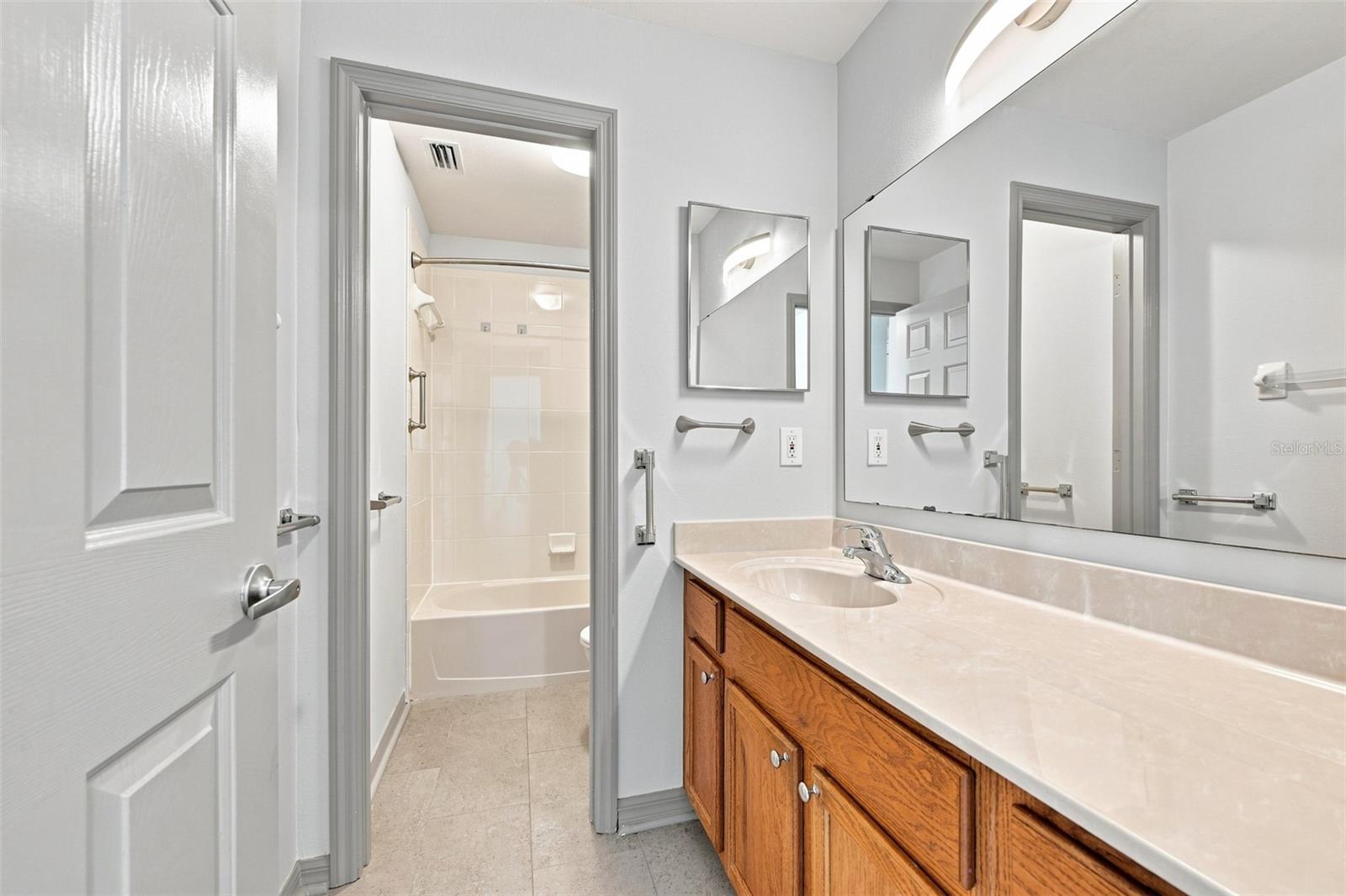 4061 KINGSFIELD DR — photo 34