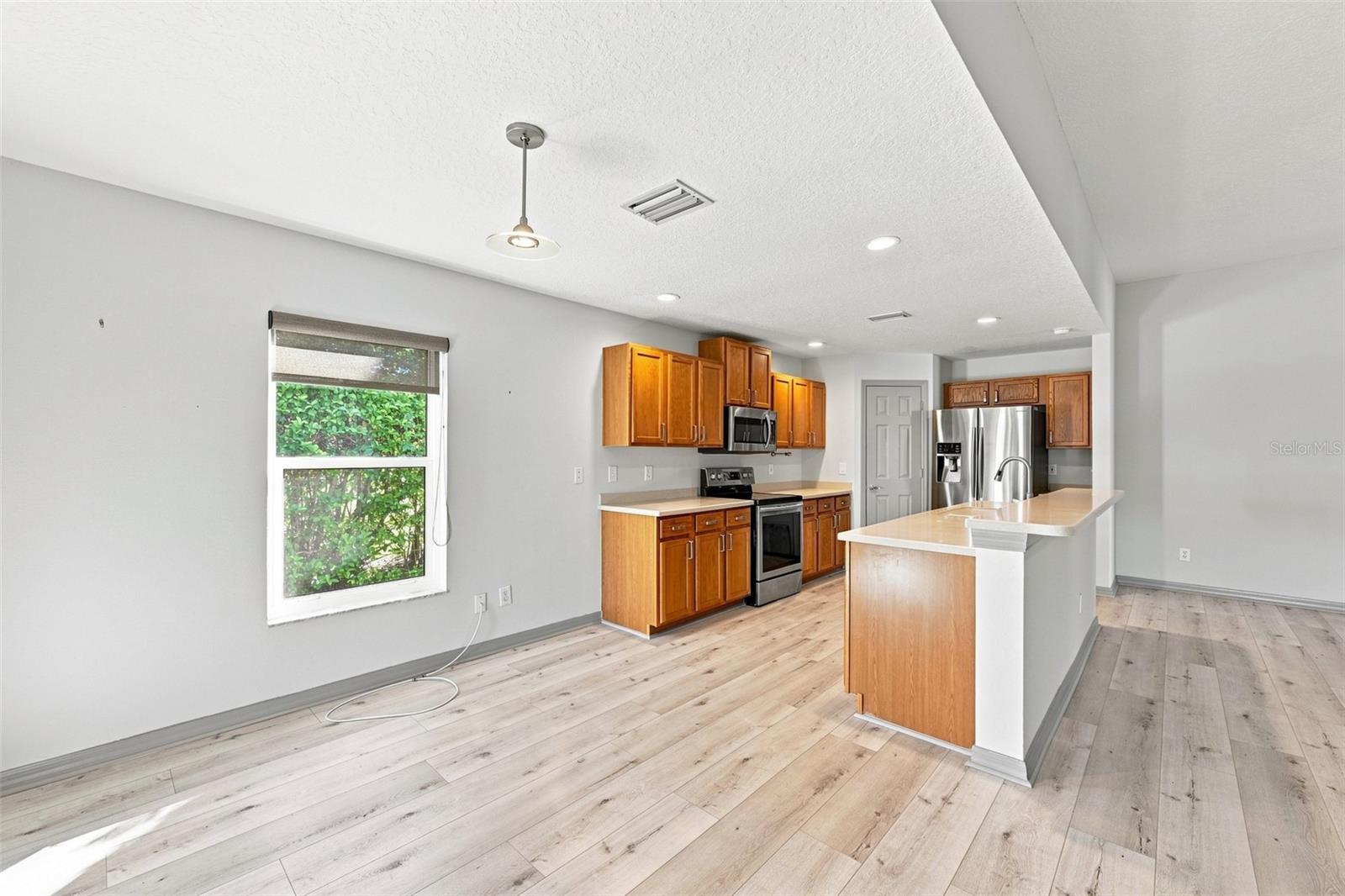 4061 KINGSFIELD DR — photo 21