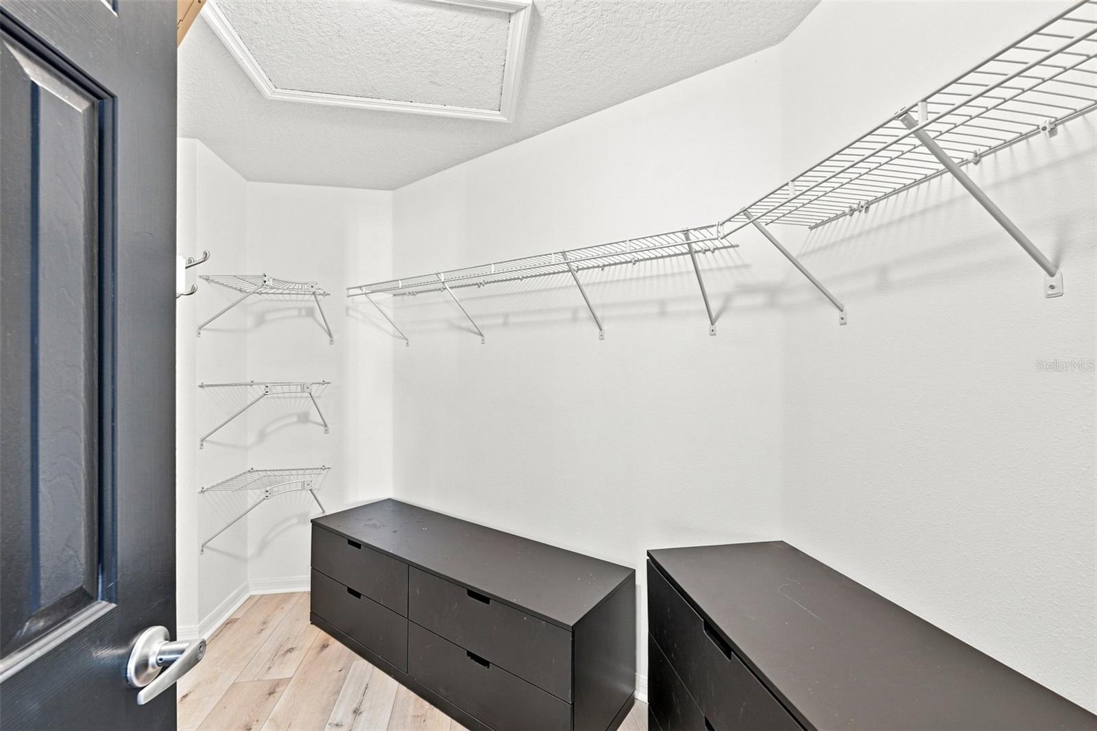 4061 KINGSFIELD DR — photo 28