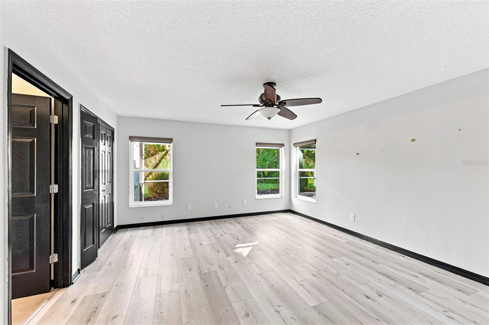 4061 KINGSFIELD DR — photo 24