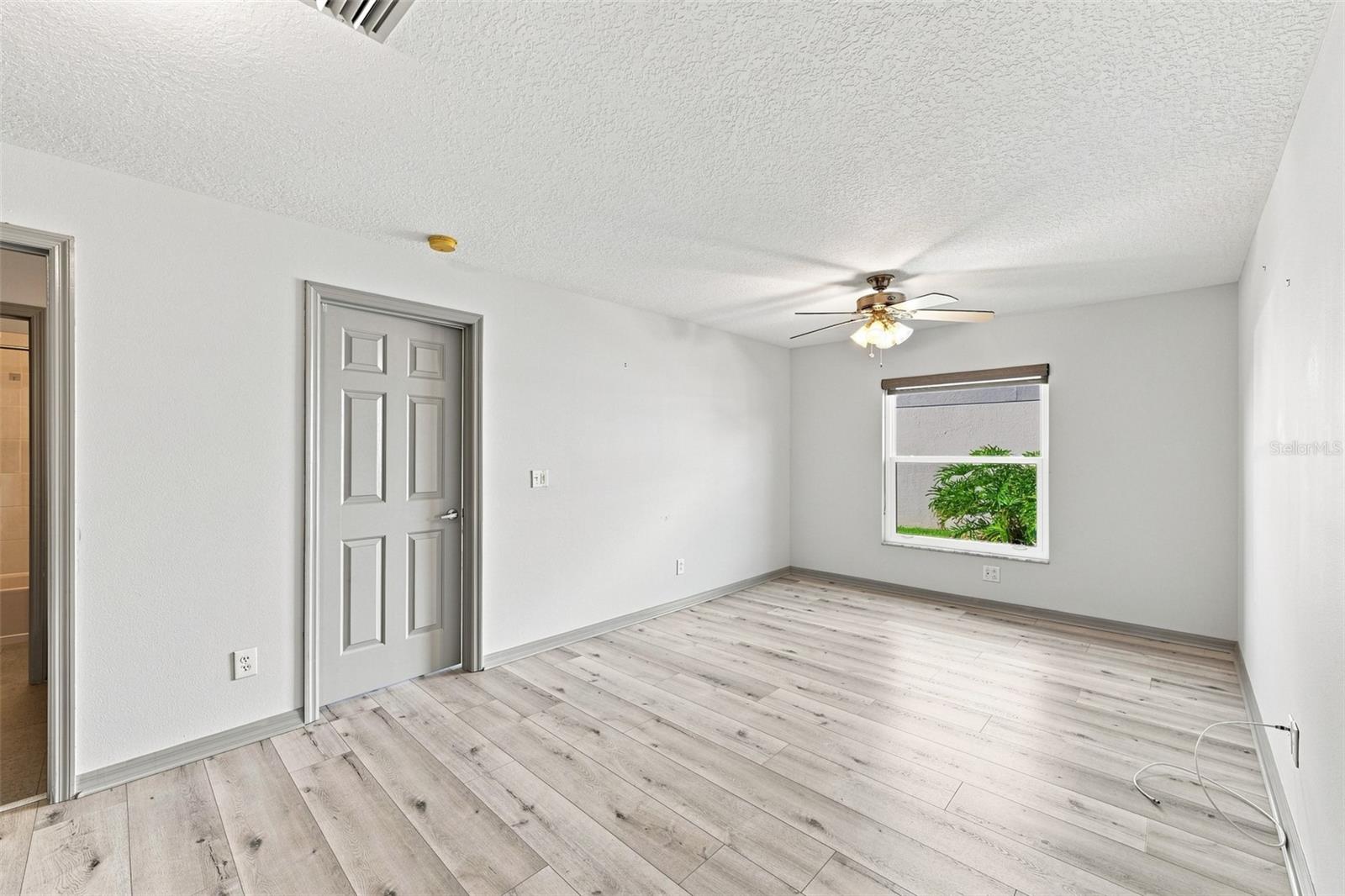 4061 KINGSFIELD DR — photo 41