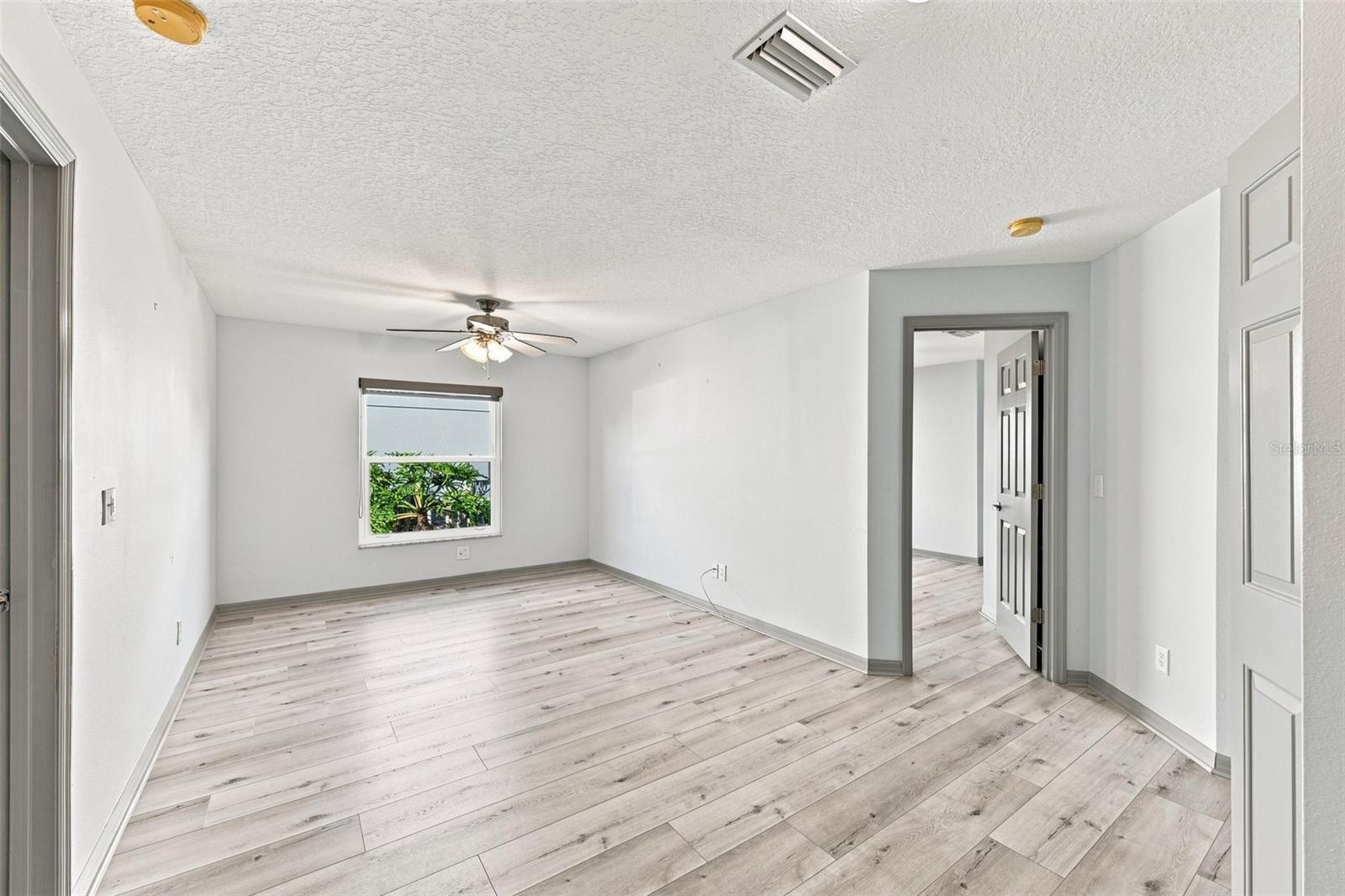 4061 KINGSFIELD DR — photo 31
