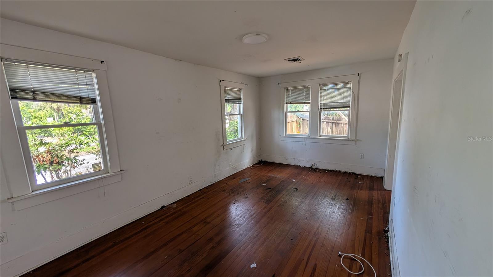 114 S BUNGALOW PARK AVE — photo 4