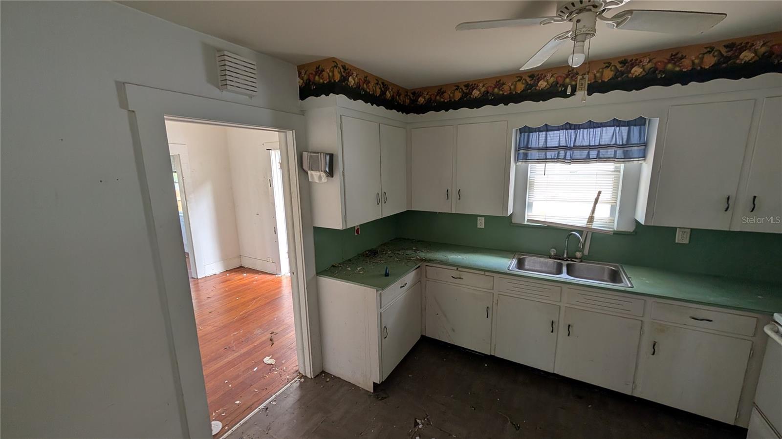 114 S BUNGALOW PARK AVE — photo 24