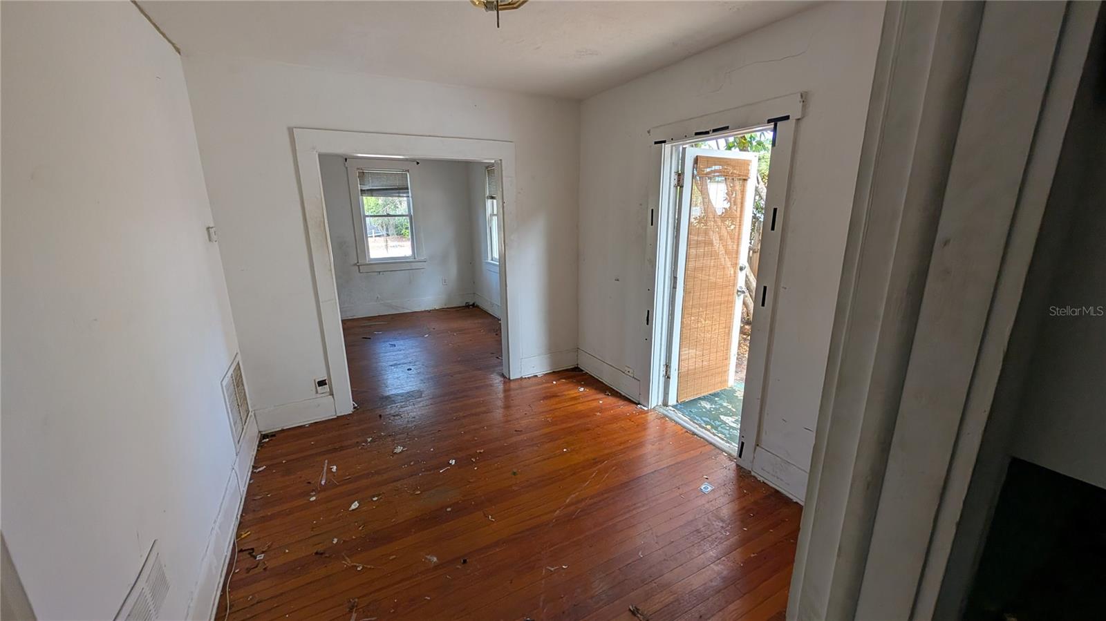 114 S BUNGALOW PARK AVE — photo 30