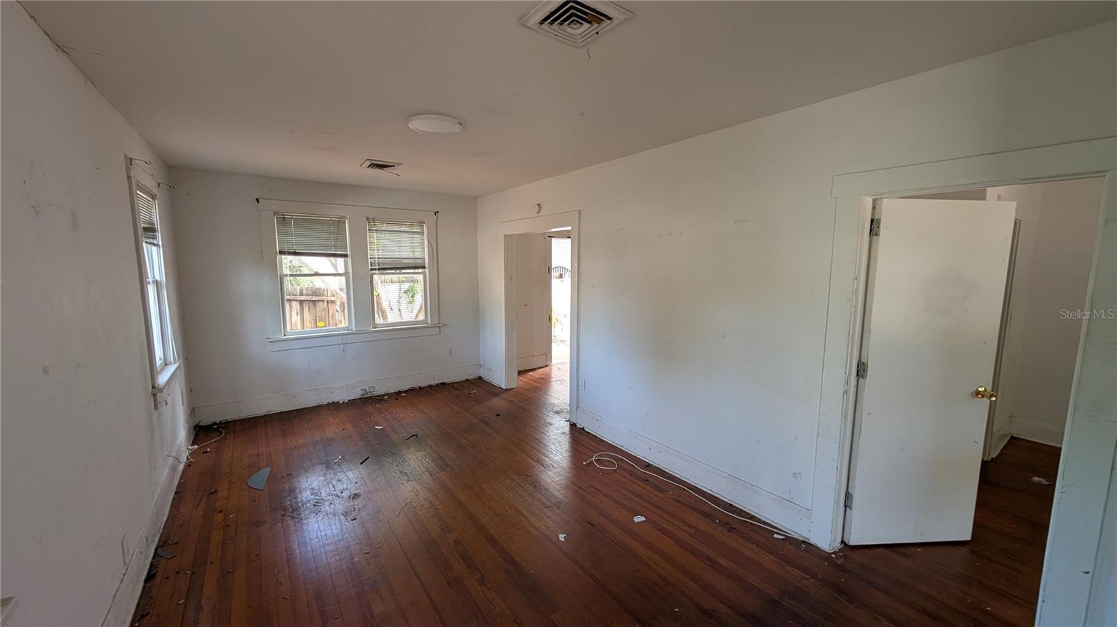 114 S BUNGALOW PARK AVE — photo 3