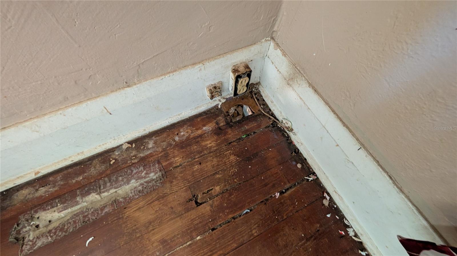 114 S BUNGALOW PARK AVE — photo 81
