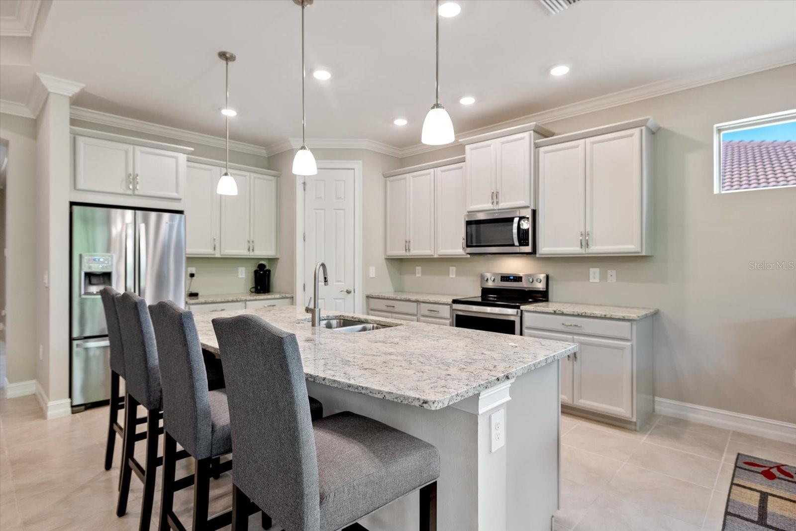 520 MARAVIYA BLVD — photo 3