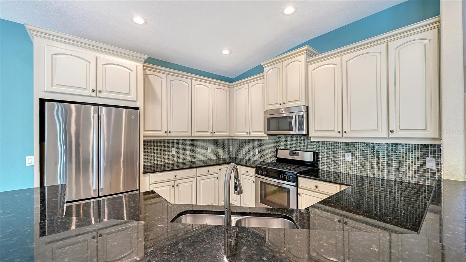 7702 RIO BELLA PL — photo 18