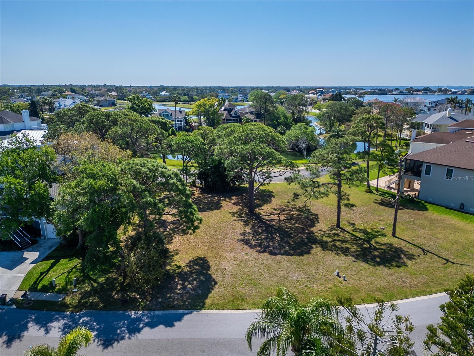 N POINTE ALEXIS DR — photo 15