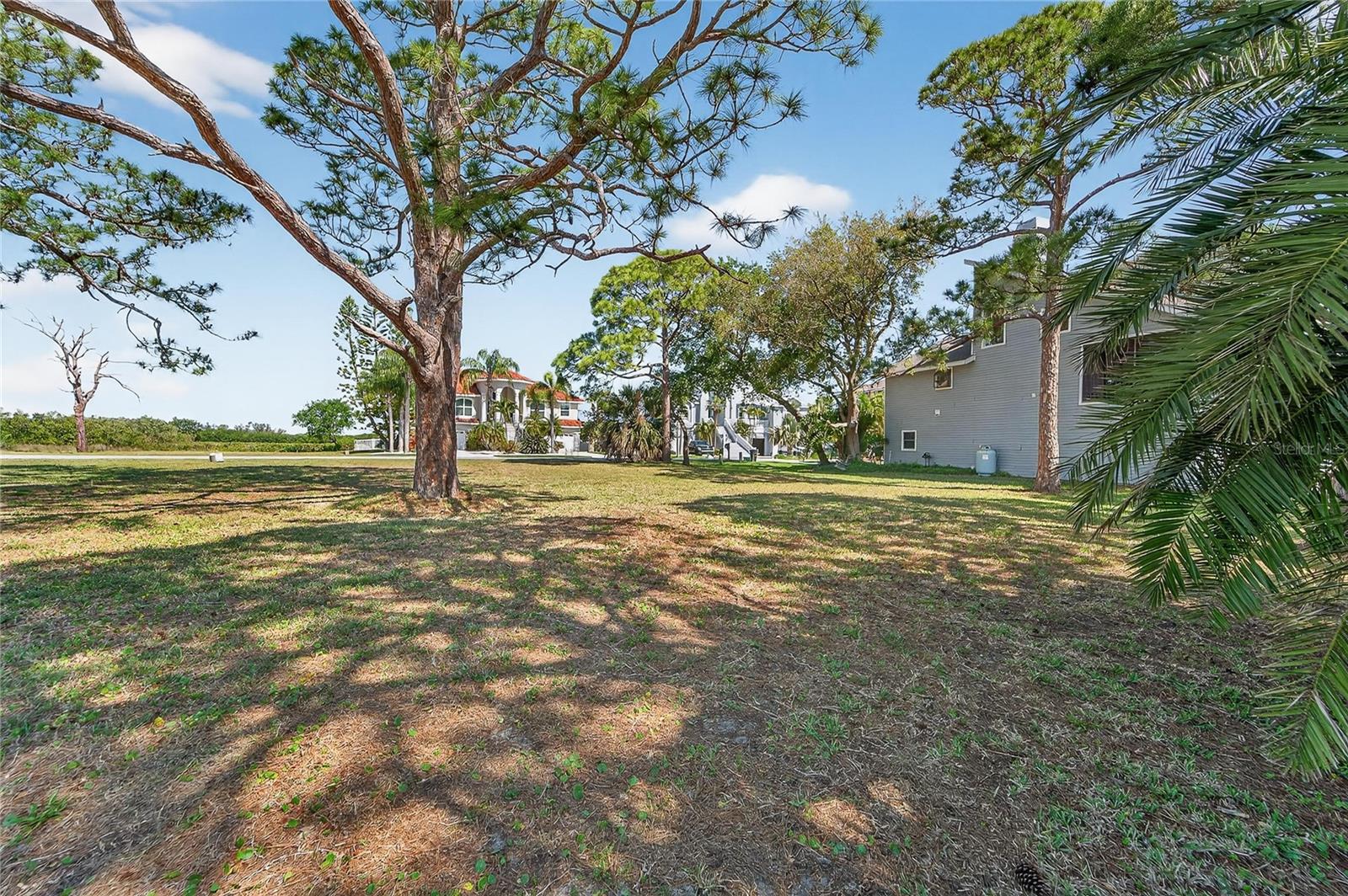 N POINTE ALEXIS DR — photo 11