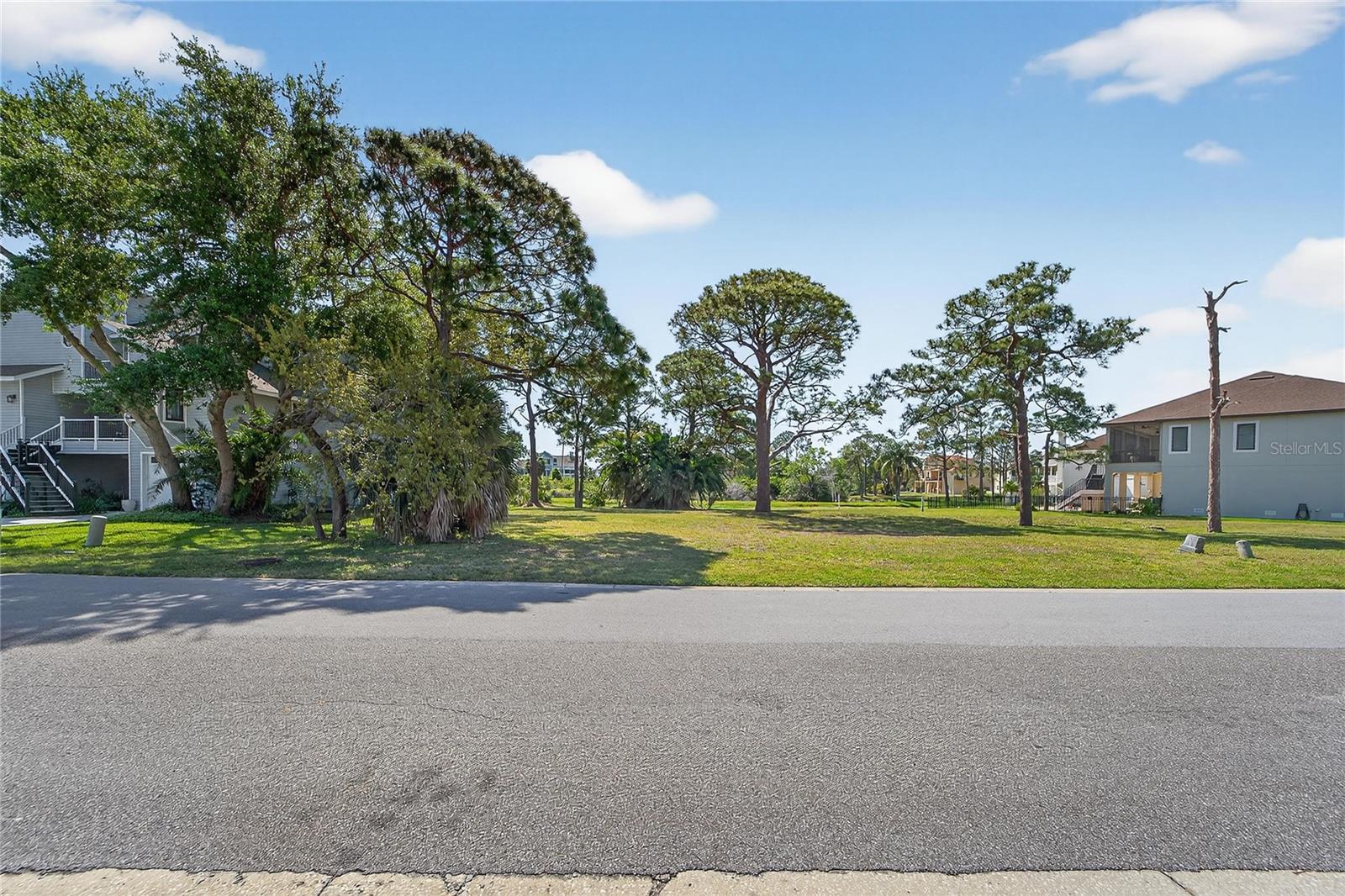 N POINTE ALEXIS DR — photo 9