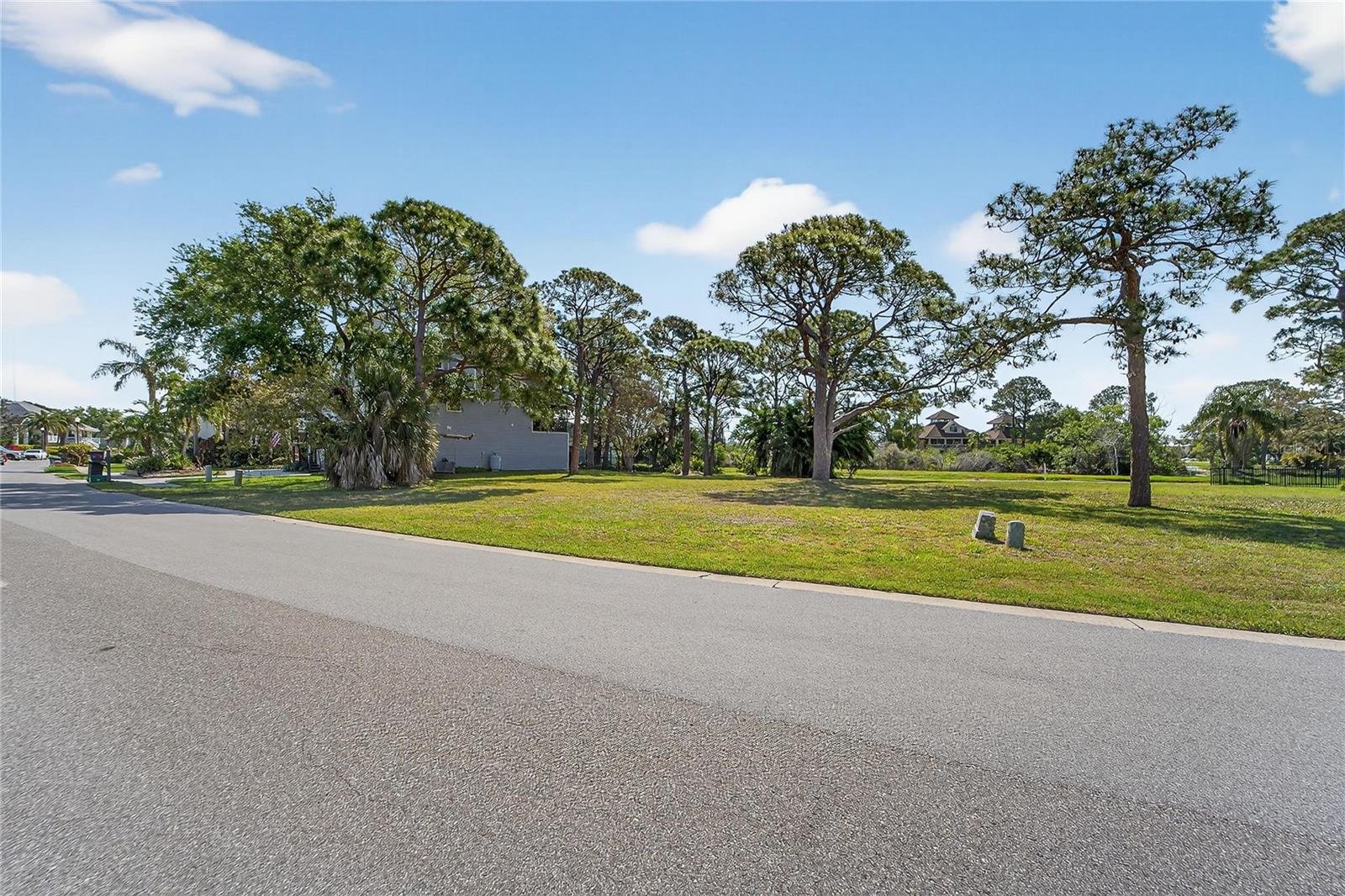 N POINTE ALEXIS DR — photo 10