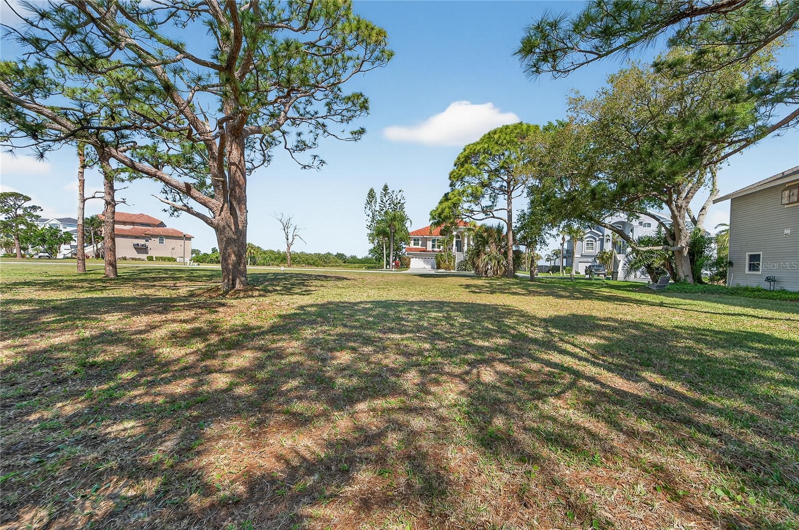 N POINTE ALEXIS DR — photo 12